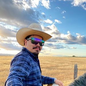 Meet your Posher, Max